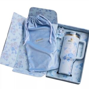 IN HAND Love Shack Fancy x Stanley Everblooming Rosettes Blue Quencher 40 oz NWT